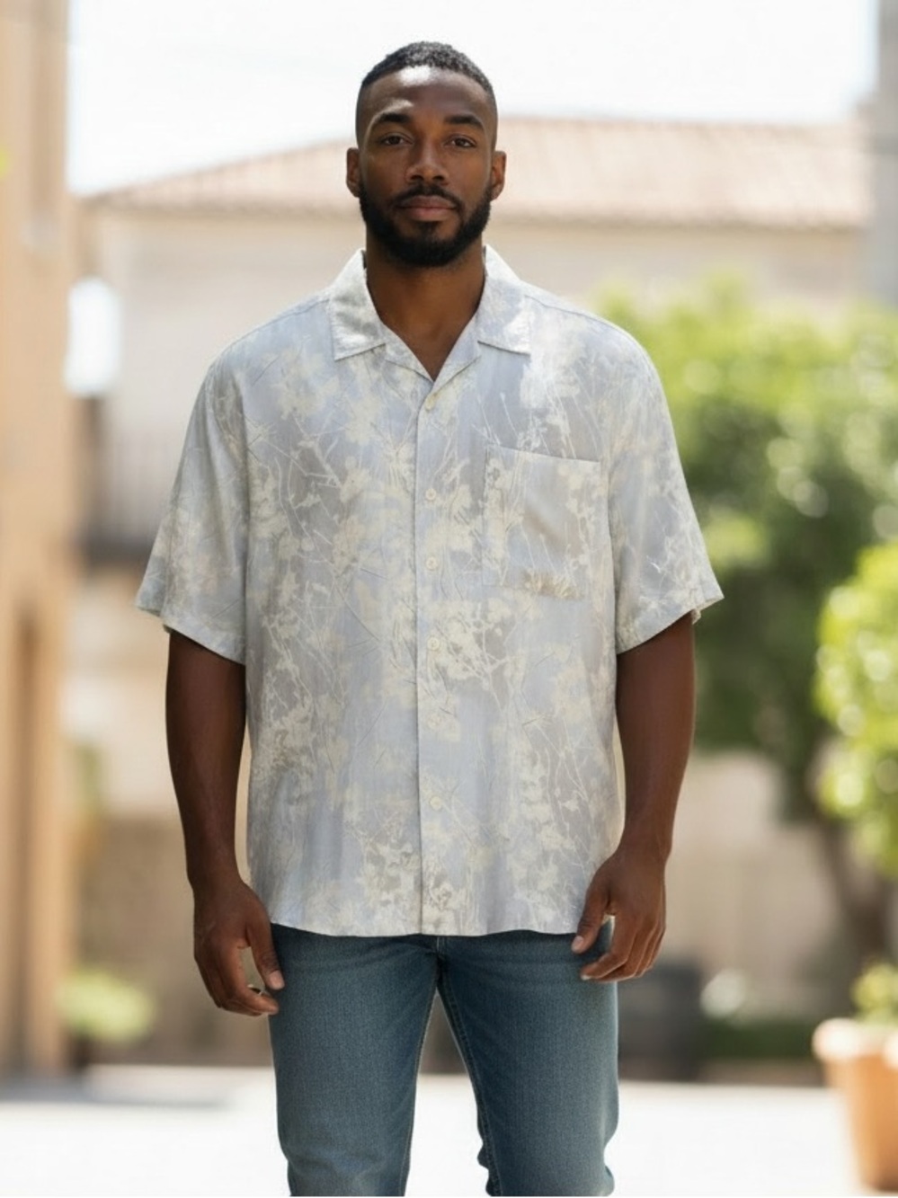 Lineage Short Sleeve Button-Down Shirt in Light Blue and Cream